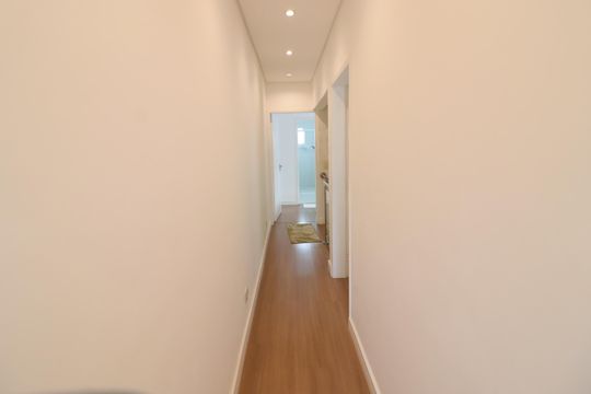 Corredor de casa à venda com 4 quartos, 175m² em Jardim das Flores, Osasco