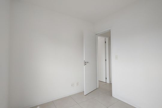 Quarto 1 de apartamento para alugar com 2 quartos, 65m² em Taquara, Rio de Janeiro