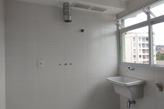 Área de Serviço de apartamento para alugar com 2 quartos, 65m² em Taquara, Rio de Janeiro