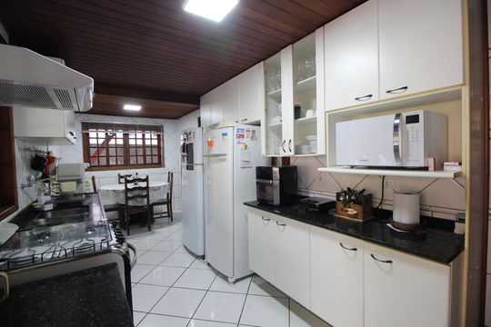 Cozinha de casa à venda com 4 quartos, 320m² em Jacarepaguá, Rio de Janeiro