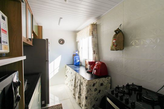 Cozinha de casa à venda com 4 quartos, 100m² em Guajuviras, Canoas