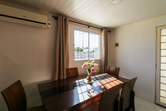 Sala de casa à venda com 4 quartos, 100m² em Guajuviras, Canoas