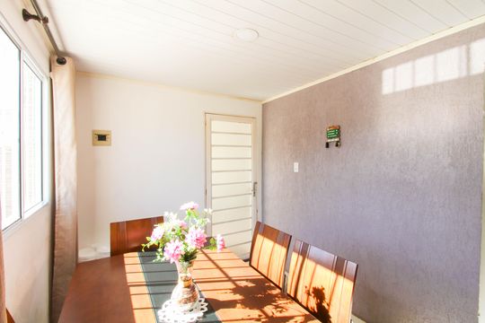 Sala de casa à venda com 4 quartos, 100m² em Guajuviras, Canoas