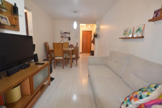 Sala de apartamento à venda com 2 quartos, 55m² em Jardim Sulacap, Rio de Janeiro