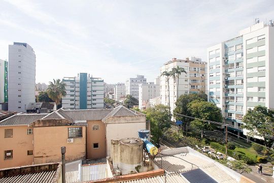 Cozinha + Área de Serviço Vista de apartamento à venda com 3 quartos, 100m² em Cidade Baixa, Porto Alegre