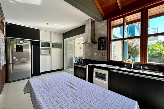 Cozinha de casa para alugar com 4 quartos, 330m² em Barra da Lagoa, Florianópolis