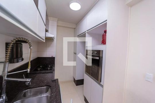 Cozinha de apartamento à venda com 2 quartos, 52m² em Jardim Santa Teresinha, São Paulo