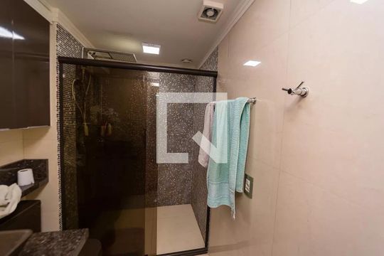 Banheiro de apartamento à venda com 2 quartos, 52m² em Jardim Santa Teresinha, São Paulo
