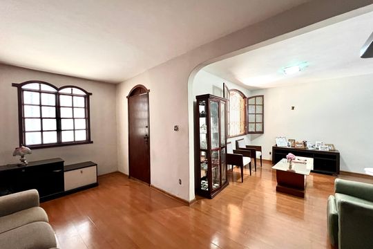 Sala de casa à venda com 4 quartos, 194m² em Alípio de Melo, Belo Horizonte