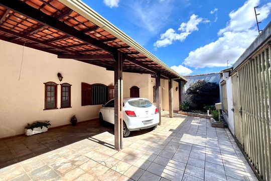 Garagem de casa à venda com 4 quartos, 194m² em Alípio de Melo, Belo Horizonte