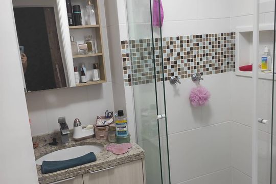 Banheiro de apartamento à venda com 1 quarto, 38m² em Vila Castelo, São Paulo