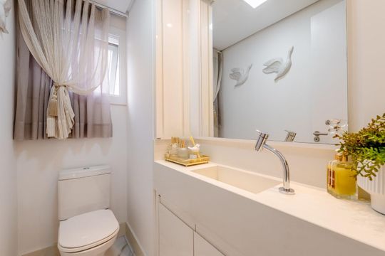 Lavabo  de apartamento para alugar com 1 quarto, 56m² em Três Figueiras, Porto Alegre