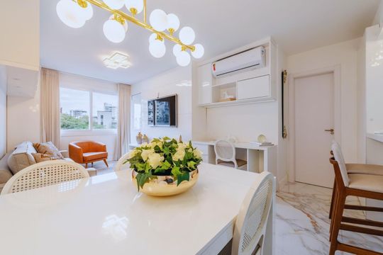 Sala de apartamento para alugar com 1 quarto, 56m² em Três Figueiras, Porto Alegre