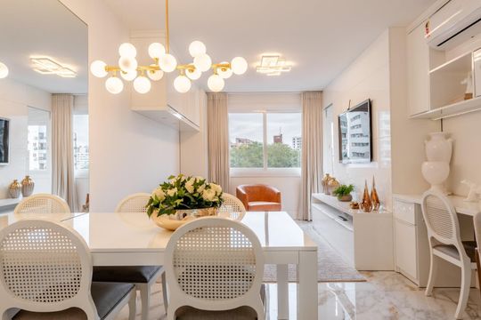 Sala de apartamento para alugar com 1 quarto, 56m² em Três Figueiras, Porto Alegre