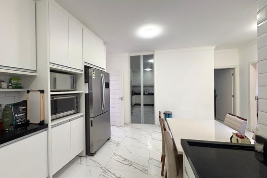 Cozinha de casa para alugar com 2 quartos, 220m² em Vila Guedes, São Paulo