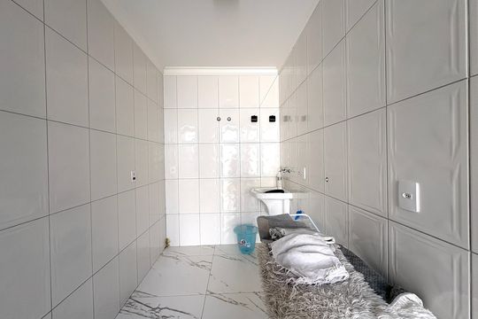 Área de Serviço de casa para alugar com 2 quartos, 220m² em Vila Guedes, São Paulo
