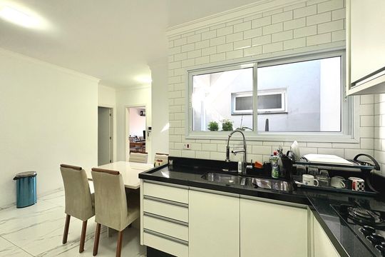 Cozinha de casa para alugar com 2 quartos, 220m² em Vila Guedes, São Paulo