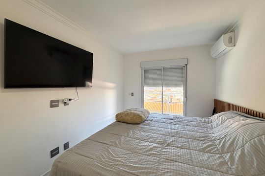Suíte 1 de casa para alugar com 2 quartos, 220m² em Vila Guedes, São Paulo
