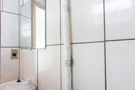 Banheiro de casa para alugar com 1 quarto, 48m² em Bussocaba, Osasco