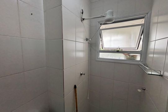 Banheiro de apartamento para alugar com 2 quartos, 62m² em Jardim Fanganiello, Ferraz de Vasconcelos