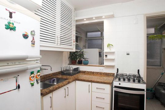 Cozinha de apartamento à venda com 2 quartos, 70m² em Menino Deus, Porto Alegre