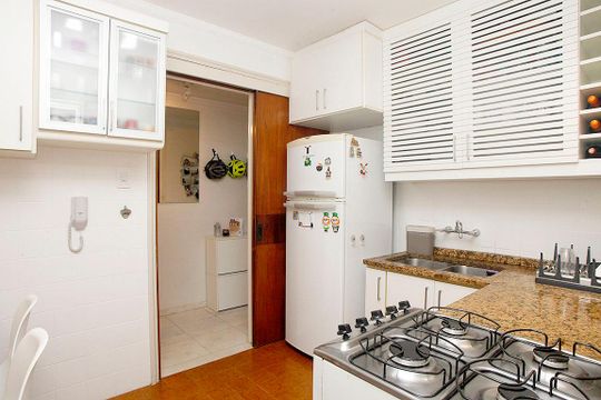 Cozinha de apartamento à venda com 2 quartos, 70m² em Menino Deus, Porto Alegre