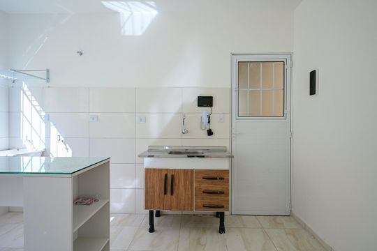 Cozinha de casa para alugar com 1 quarto, 32m² em Vila Pirajussara, São Paulo