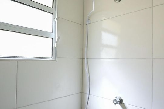 Banheiro de casa para alugar com 1 quarto, 32m² em Vila Pirajussara, São Paulo