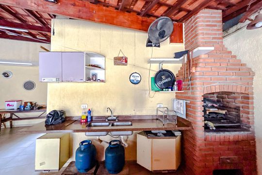 Churrasqueira de casa à venda com 4 quartos, 456m² em Vila Carrão, São Paulo