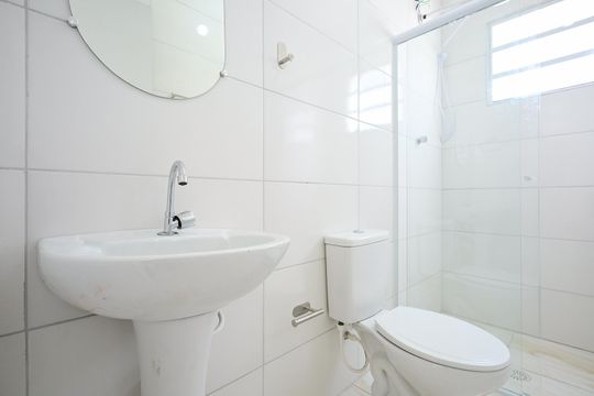 Banheiro de casa para alugar com 1 quarto, 32m² em Vila Pirajussara, São Paulo