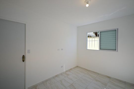 Quarto de casa para alugar com 1 quarto, 32m² em Vila Pirajussara, São Paulo