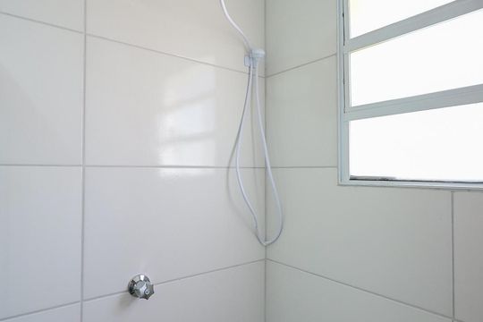 Banheiro de casa para alugar com 1 quarto, 32m² em Vila Pirajussara, São Paulo