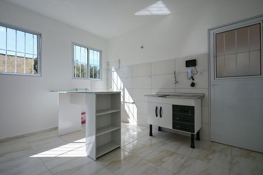 Cozinha de casa para alugar com 1 quarto, 32m² em Vila Pirajussara, São Paulo