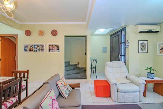 Sala de casa à venda com 3 quartos, 192m² em Morro Santana, Porto Alegre