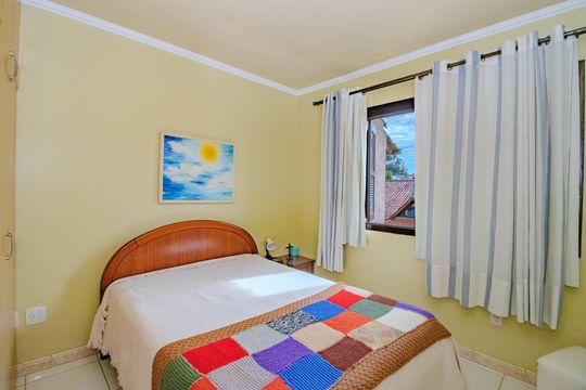Quarto 2 de casa à venda com 3 quartos, 192m² em Morro Santana, Porto Alegre