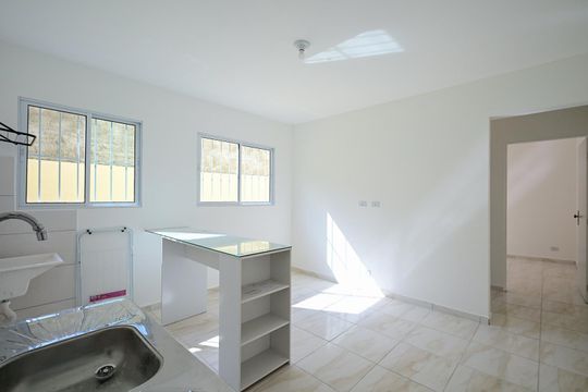 Sala/cozinha de casa para alugar com 1 quarto, 32m² em Vila Pirajussara, São Paulo