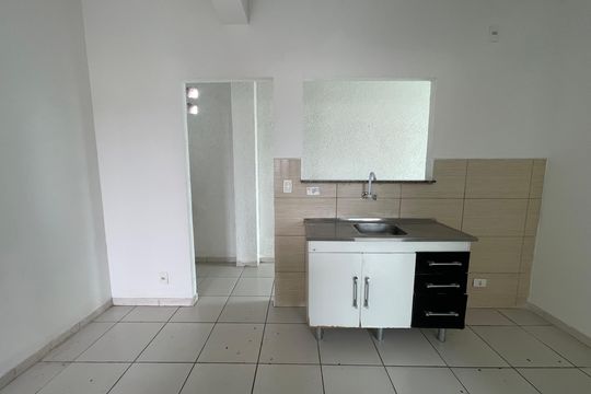 Cozinha de kitnet/studio para alugar com 1 quarto, 40m² em Jardim Luísa, São Paulo