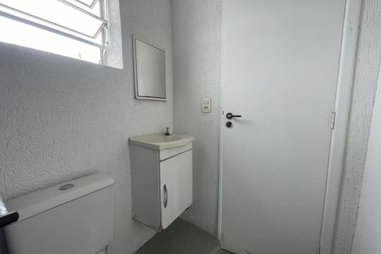 Banheiro de kitnet/studio para alugar com 1 quarto, 40m² em Jardim Luísa, São Paulo