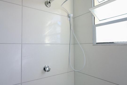 Banheiro de casa para alugar com 1 quarto, 31m² em Vila Pirajussara, São Paulo