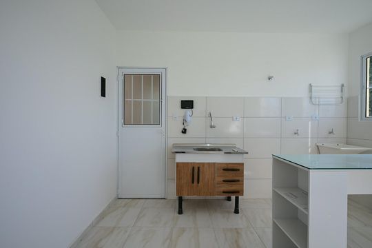 Cozinha de casa para alugar com 1 quarto, 32m² em Vila Pirajussara, São Paulo