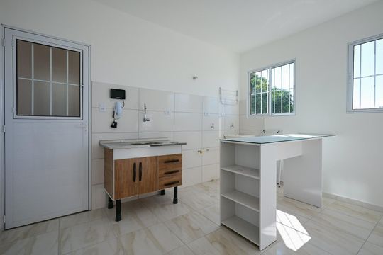 Cozinha de casa para alugar com 1 quarto, 32m² em Vila Pirajussara, São Paulo