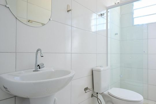 Banheiro de casa para alugar com 1 quarto, 32m² em Vila Pirajussara, São Paulo