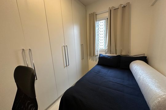 Quarto de apartamento à venda com 2 quartos, 76m² em Jardim Tupanci, Barueri