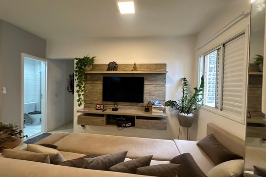 Sala de apartamento à venda com 2 quartos, 76m² em Jardim Tupanci, Barueri