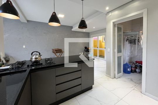 Casa à venda com 4 quartos, 400m² em Camaquã, Porto Alegre
