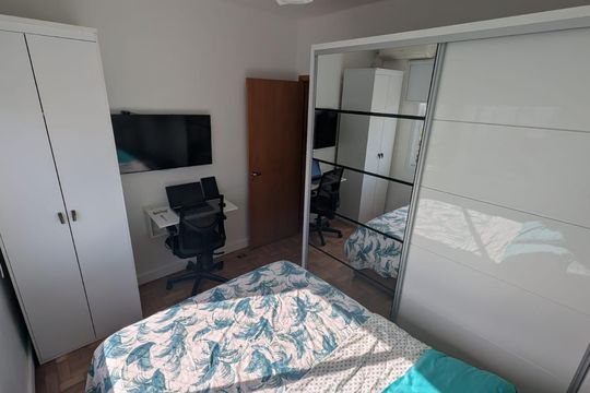 Quarto 2 de apartamento para alugar com 2 quartos, 75m² em Santa Cecília, Porto Alegre