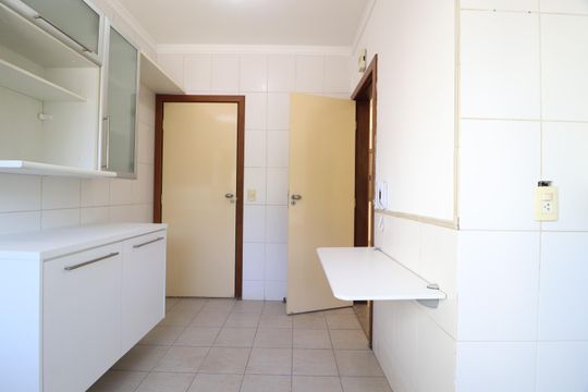 Cozinha de apartamento para alugar com 4 quartos, 72m² em Santa Maria, Uberlândia