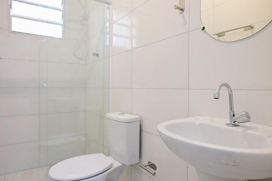 Banheiro de casa para alugar com 1 quarto, 32m² em Vila Pirajussara, São Paulo