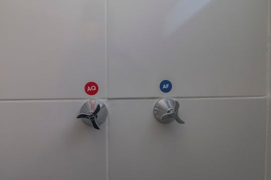 Banheiro de apartamento para alugar com 2 quartos, 40m² em Cavalhada, Porto Alegre