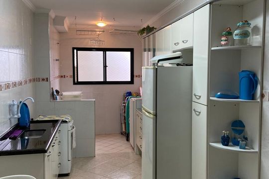 Cozinha de apartamento para alugar com 2 quartos, 91m² em Vila Tupi, Praia Grande